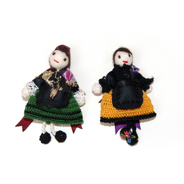Broche muñeca regional